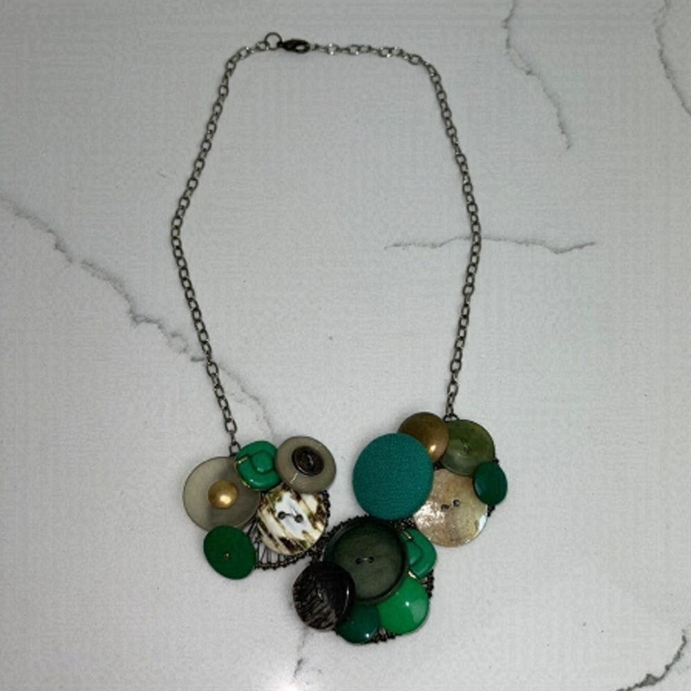 𝅺Cluster Button Necklace
